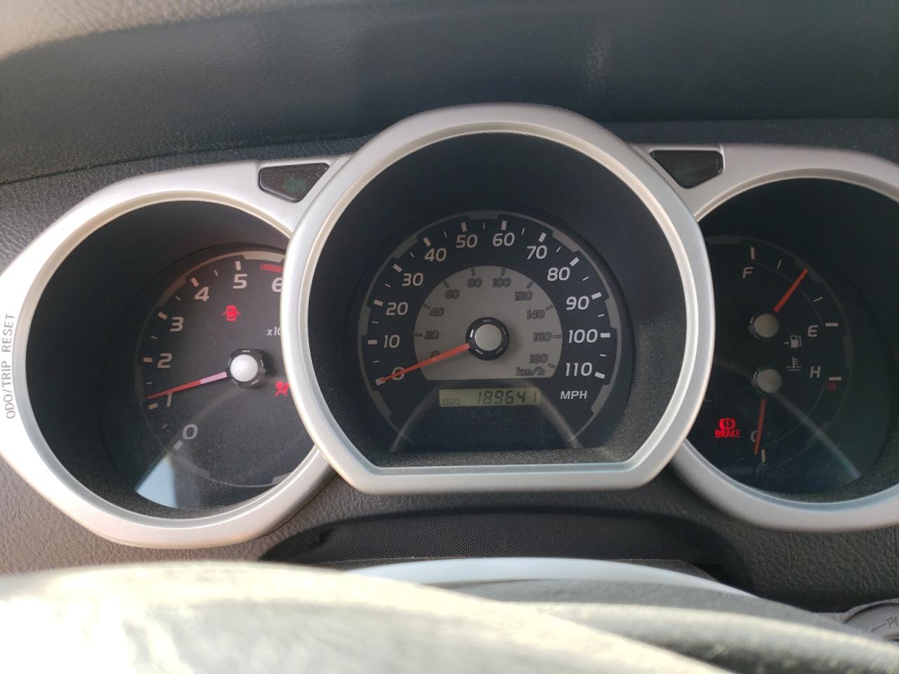Photo 8 from auction – 2005 TOYOTA 4RUNNER SR with VIN JTEZU14R858025355