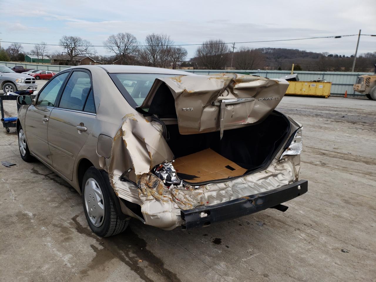 Photo 9 from auction – 2004 TOYOTA CAMRY LE with VIN 4T1BE32K74U336703