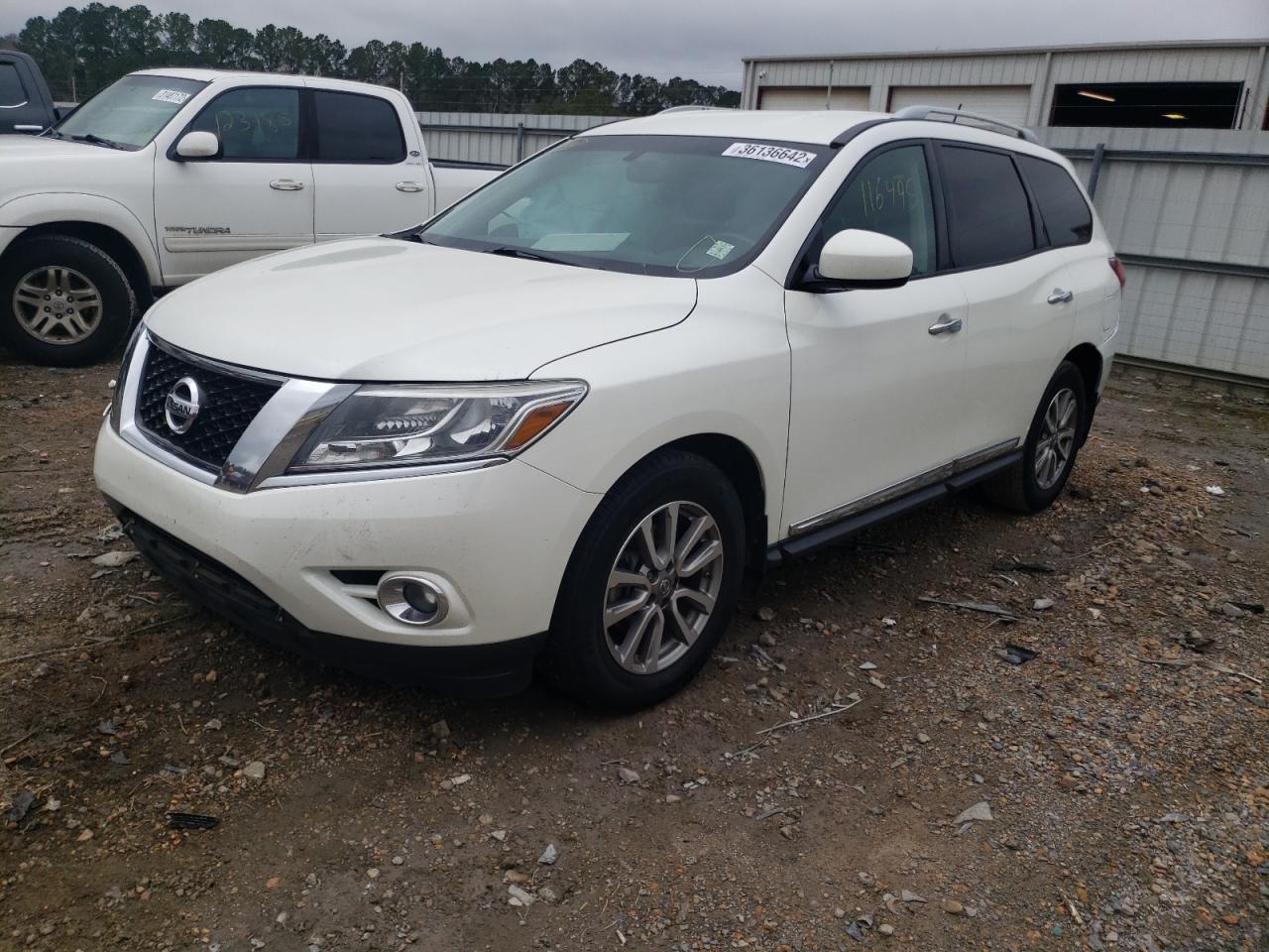 Photo 2 from auction – 2015 NISSAN PATHFINDER with VIN 5N1AR2MN3FC602003
