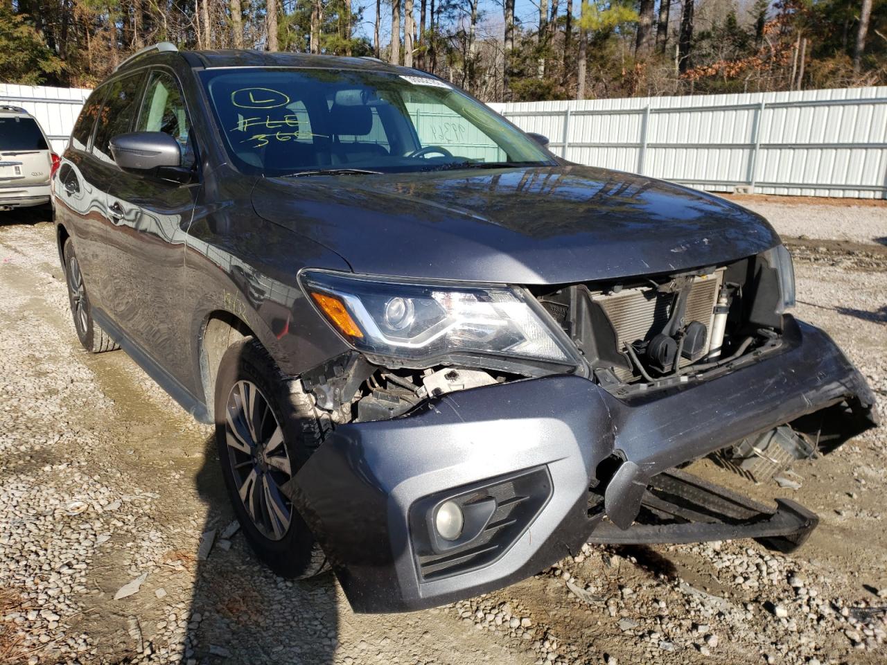 NISSAN PATHFINDER 2017 with VIN 5N1DR2MM2HC655900 - Photo from auction