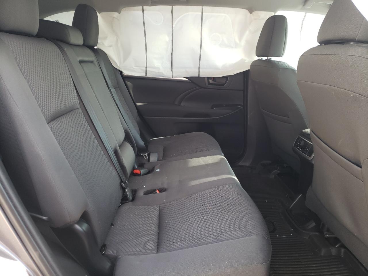 Photo 6 from auction – 2019 TOYOTA HIGHLANDER with VIN 5TDZARFH3KS052230