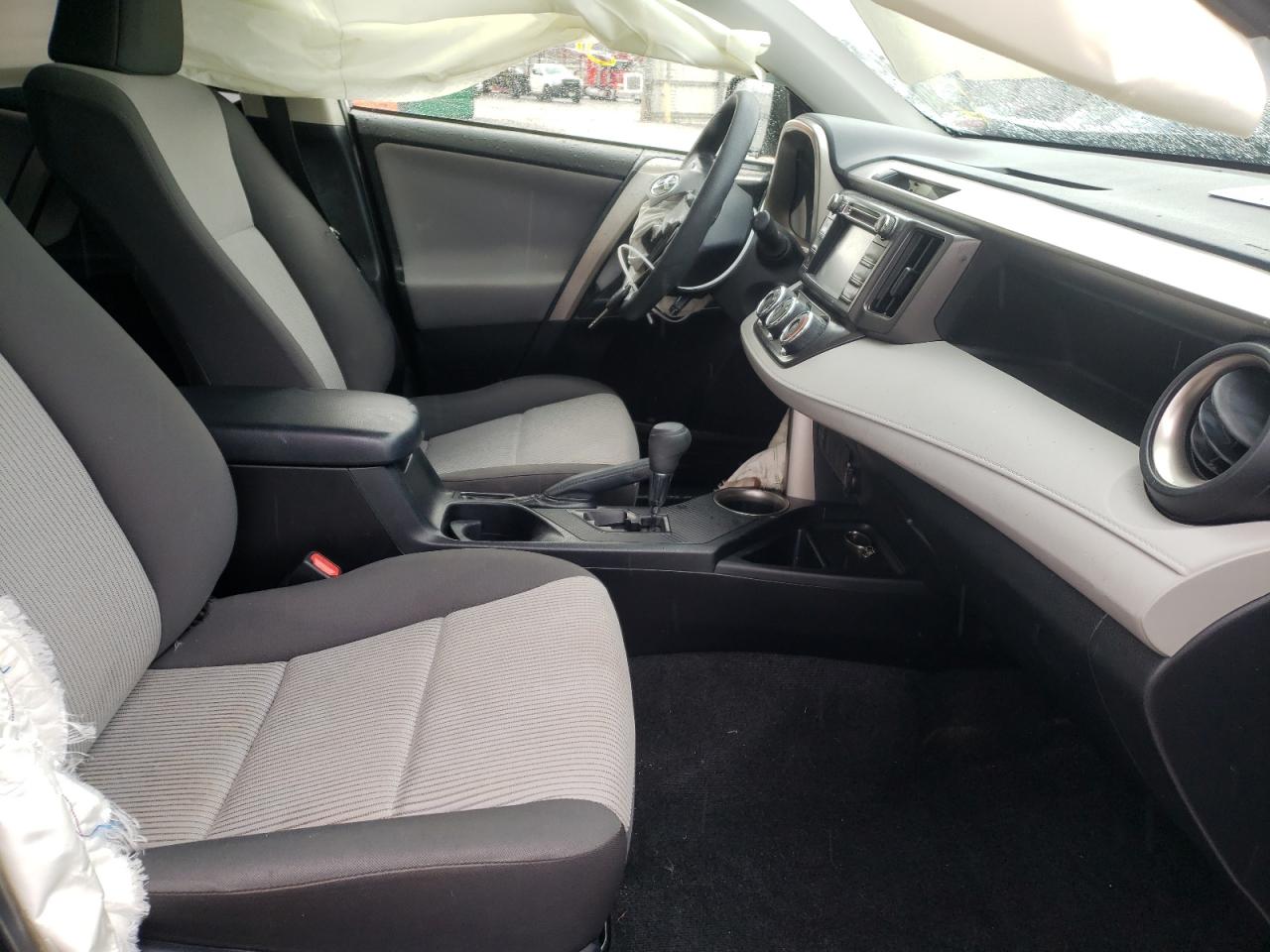 Photo 5 from auction – 2015 TOYOTA RAV4 LE with VIN JTMZFREV5FD060873
