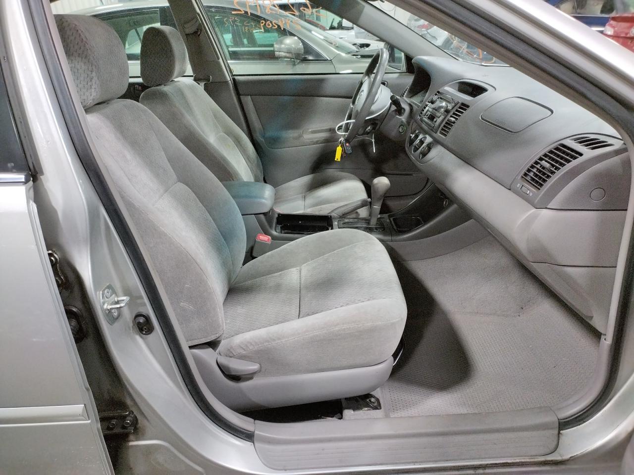 Photo 5 from auction – 2004 TOYOTA CAMRY LE with VIN 4T1BE32K74U879405