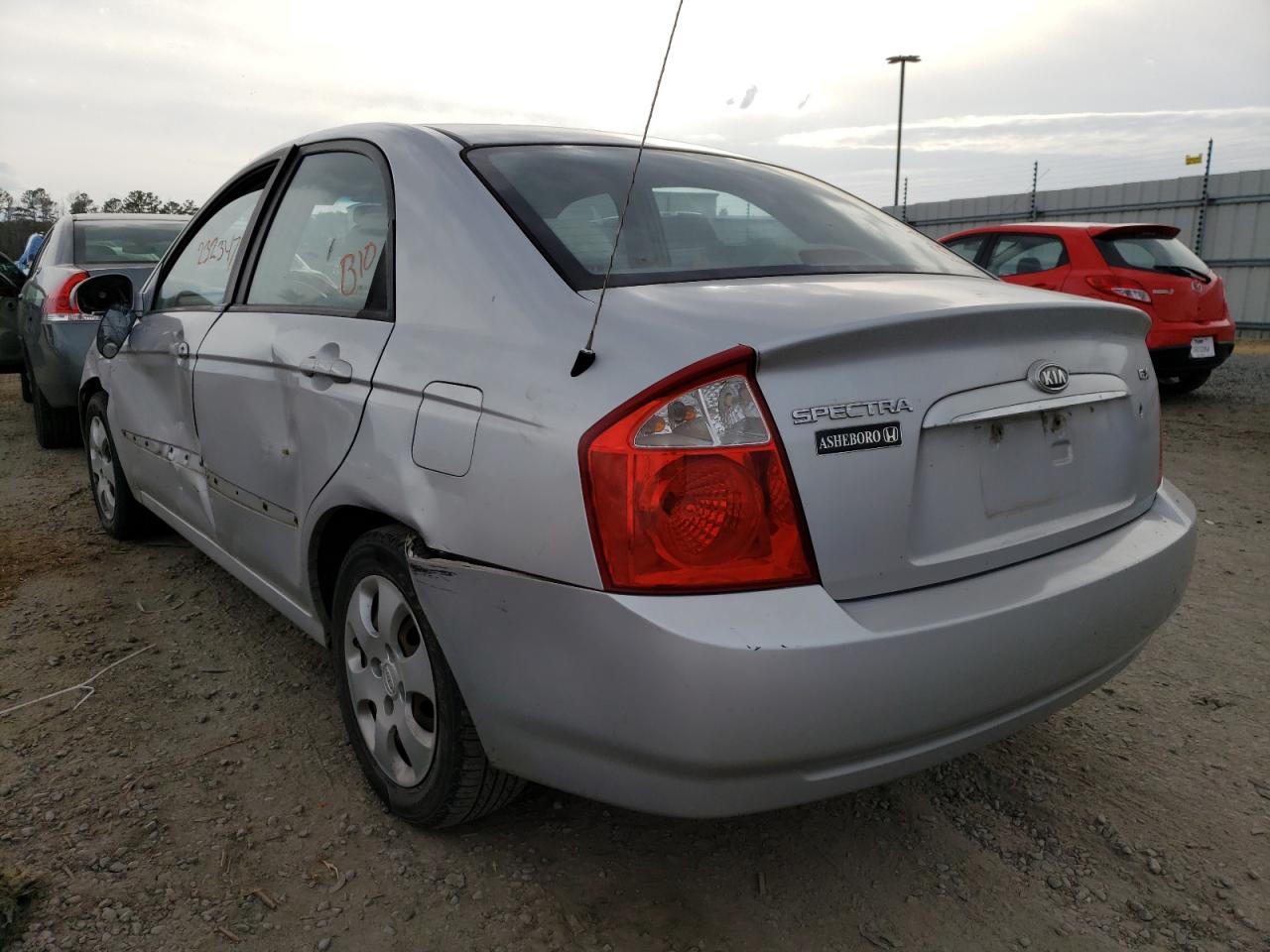 Photo 3 from auction – 2006 KIA SPECTRA LX with VIN KNAFE122065299854
