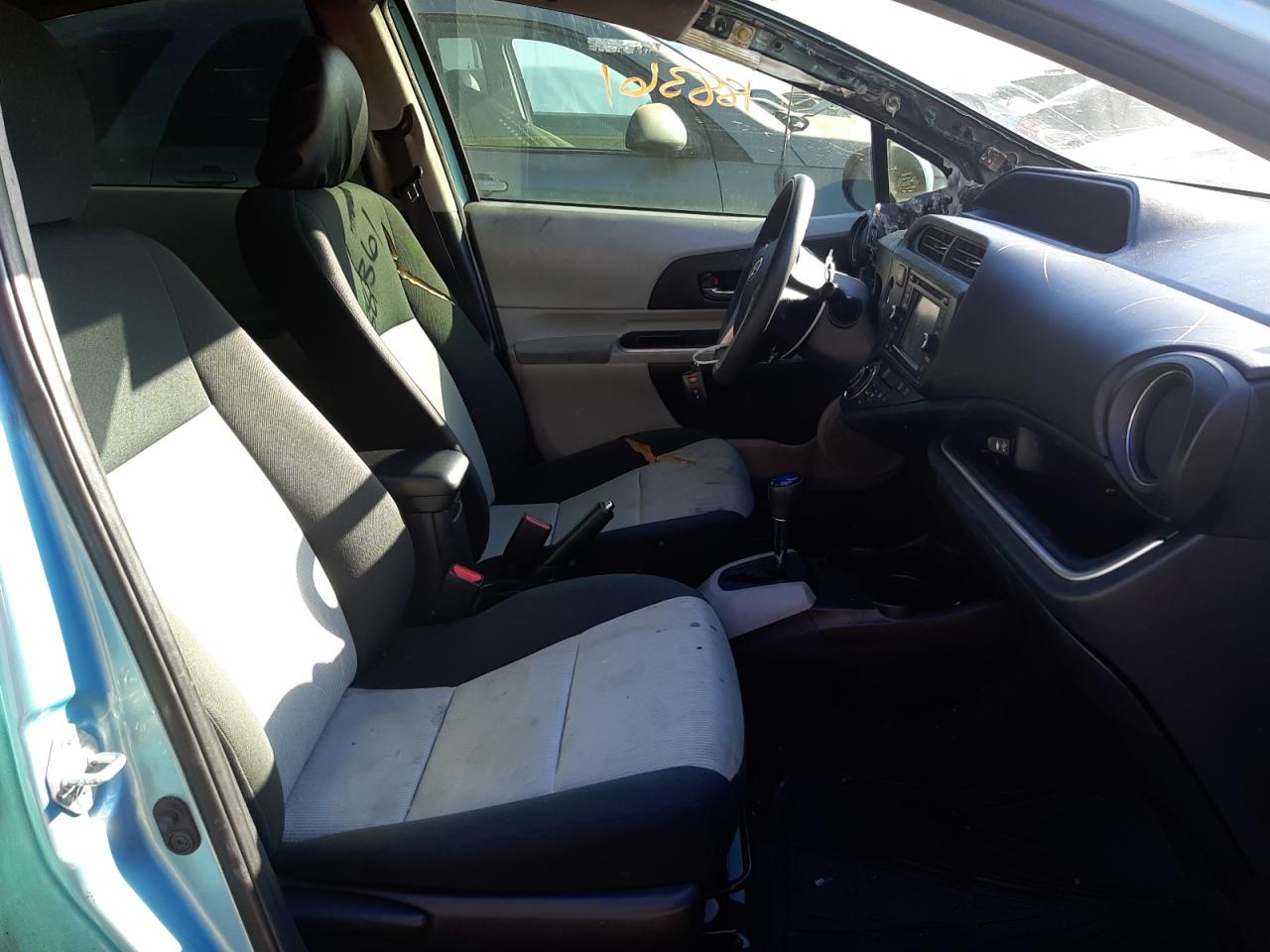 Photo 5 from auction – 2014 TOYOTA PRIUS C with VIN JTDKDTB3XE1063646