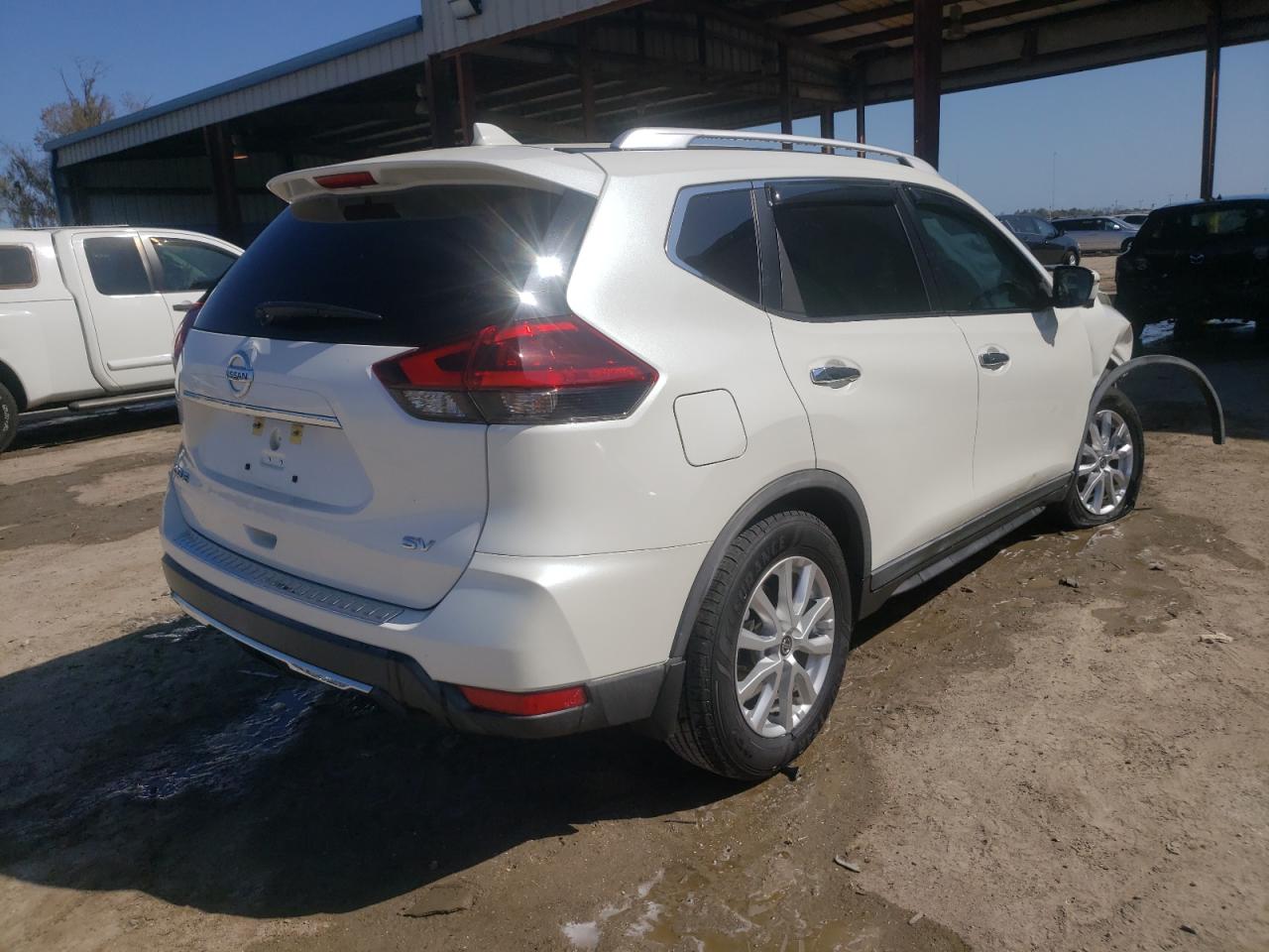 Photo 4 from auction – 2018 NISSAN ROGUE S with VIN KNMAT2MT1JP570948