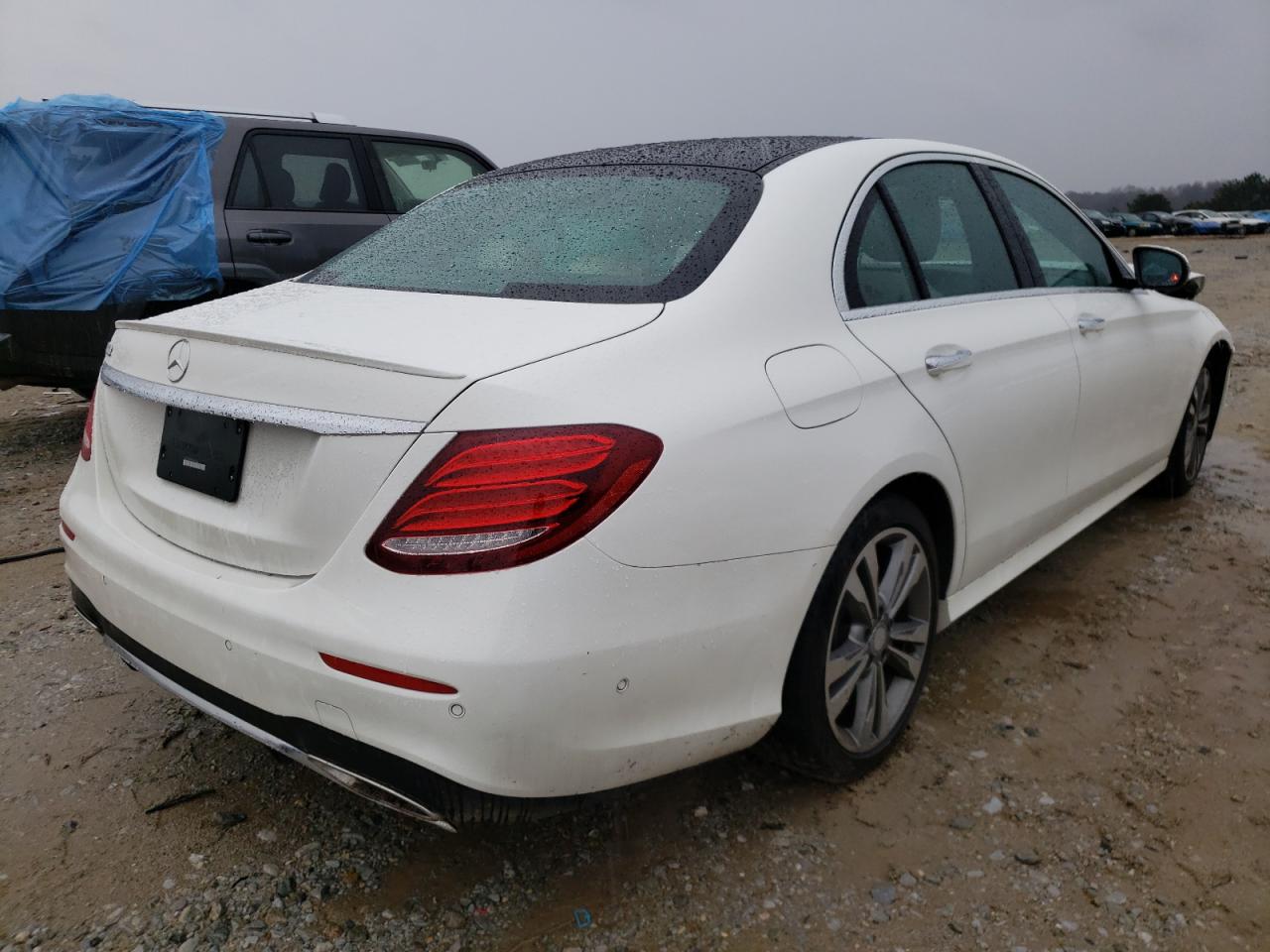 Photo 4 from auction – 2017 MERCEDES-BENZ E 300 with VIN WDDZF4JB9HA067396