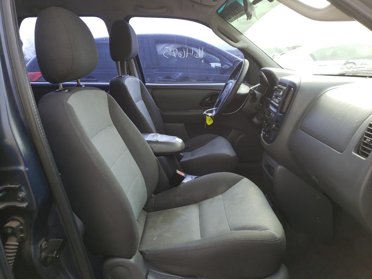 Photo 5 from auction – 2003 FORD ESCAPE XLS with VIN 1FMYU02153KA11822