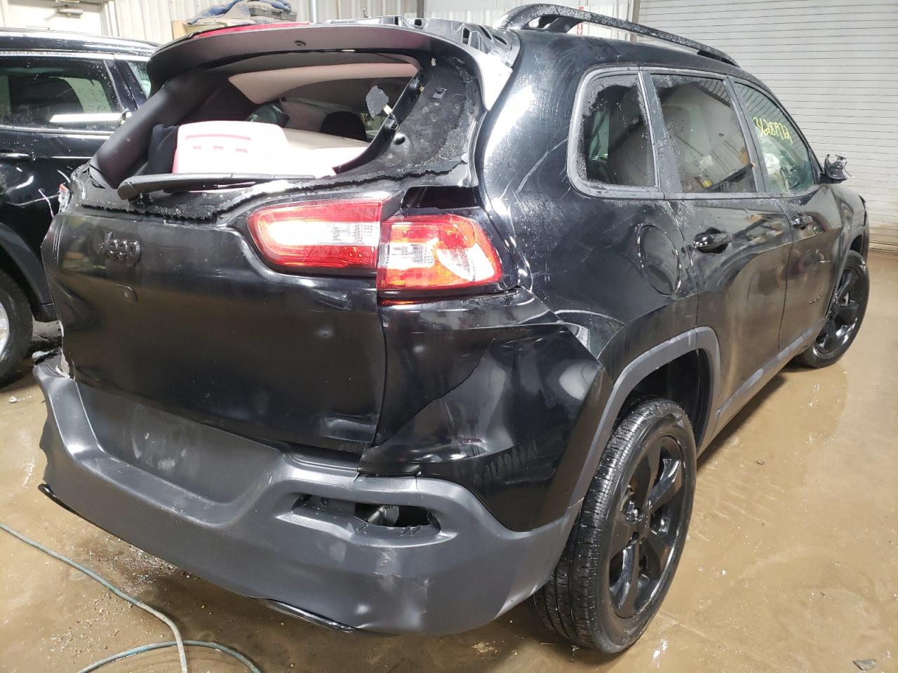 Photo 4 from auction – 2018 JEEP CHEROKEE L with VIN 1C4PJLCB4JD616062