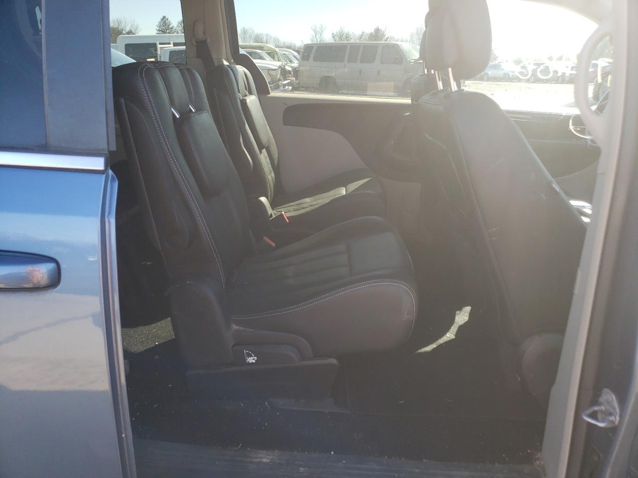 Photo 6 from auction – 2012 CHRYSLER TOWN & COU with VIN 2C4RC1BG3CR194774