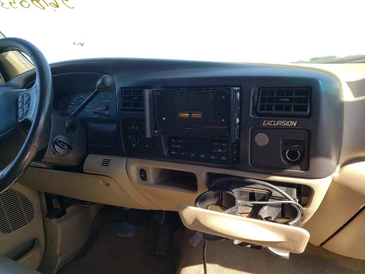 Photo 9 from auction – 2005 FORD EXCURSION with VIN 1FMSU43P65EA12821