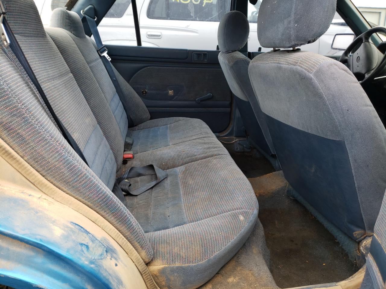 Photo 6 from auction – 1994 FORD ESCORT LX with VIN 3FARP13J9RR159549