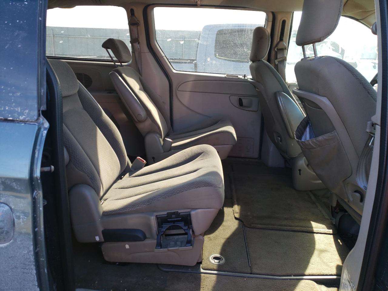Photo 6 from auction – 2005 CHRYSLER TOWN & COU with VIN 2C4GP44R15R126729