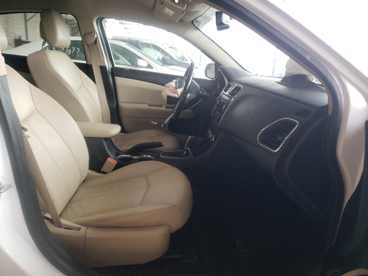 Photo 5 from auction – 2013 CHRYSLER 200 LIMITE with VIN 1C3CCBCG8DN723861