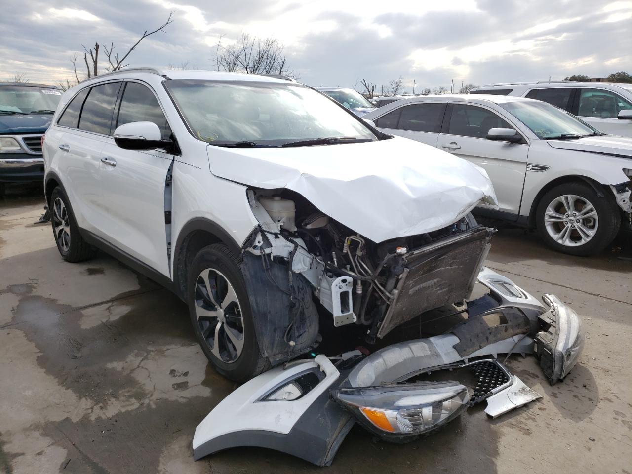 KIA SORENTO EX 2017 with VIN 5XYPH4A57HG222128 - Photo from auction