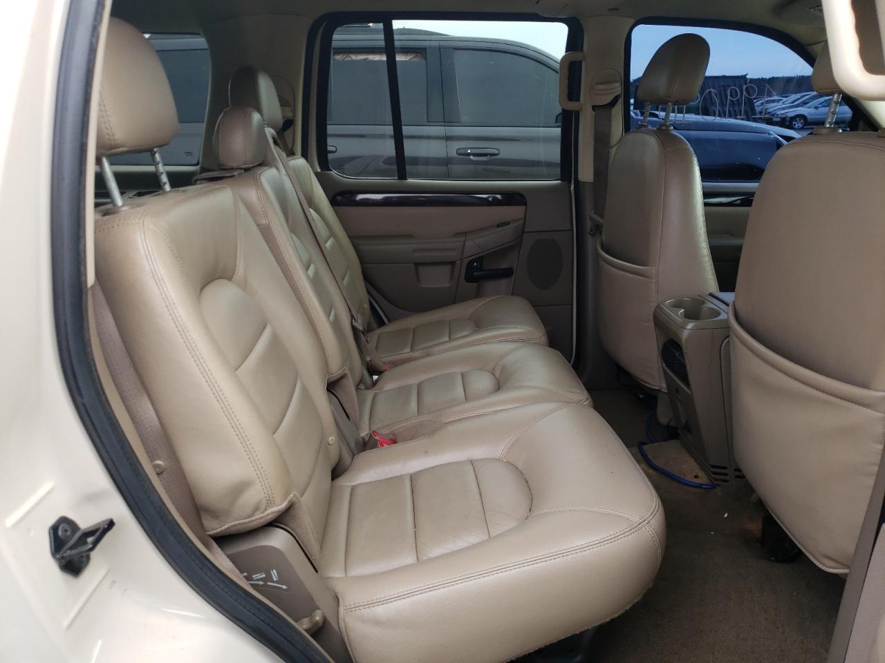 Photo 6 from auction – 2005 FORD EXPLORER L with VIN 1FMDU75W35ZA77634