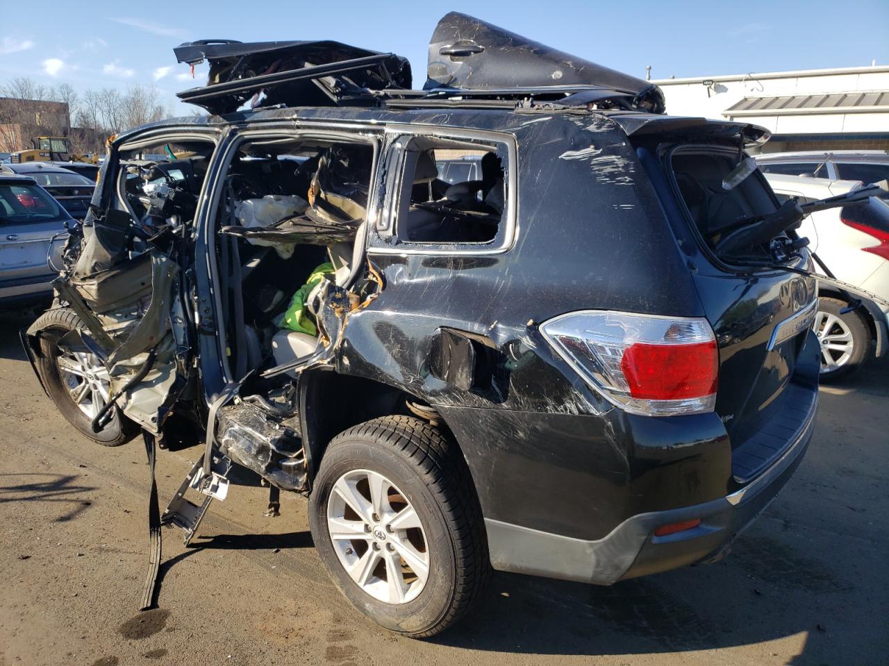 Photo 3 from auction – 2011 TOYOTA HIGHLANDER with VIN 5TDBK3EH8BS056190