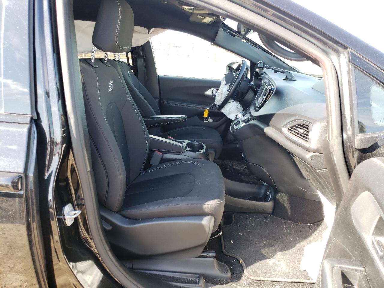 Photo 5 from auction – 2019 CHRYSLER PACIFICA T with VIN 2C4RC1FG9KR653086