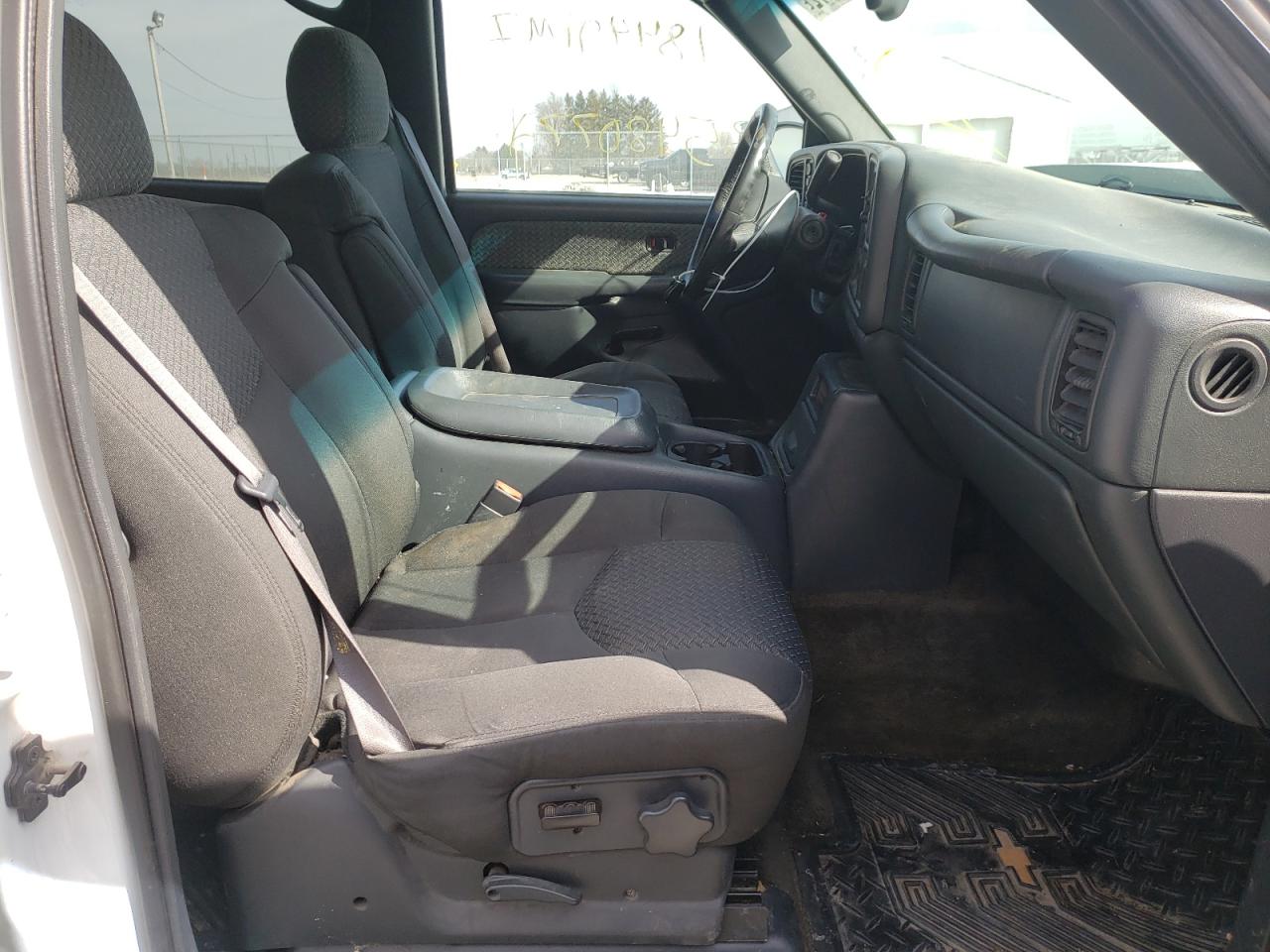 Photo 5 from auction – 2002 CHEVROLET AVALANCHE with VIN 3GNEK13T92G227205