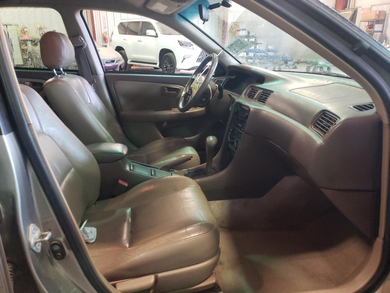 Photo 5 from auction – 2000 TOYOTA CAMRY CE with VIN 4T1BG22K7YU690618