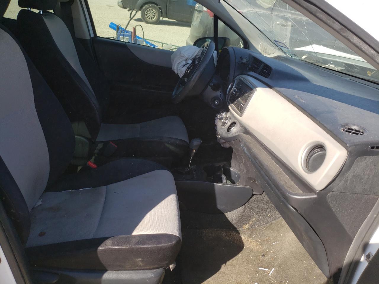 Photo 5 from auction – 2012 TOYOTA YARIS with VIN JTDKTUD35CD500342