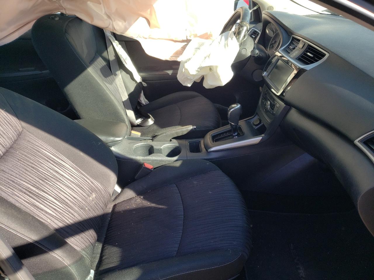 Photo 5 from auction – 2019 NISSAN SENTRA S with VIN 3N1AB7AP1KY371618