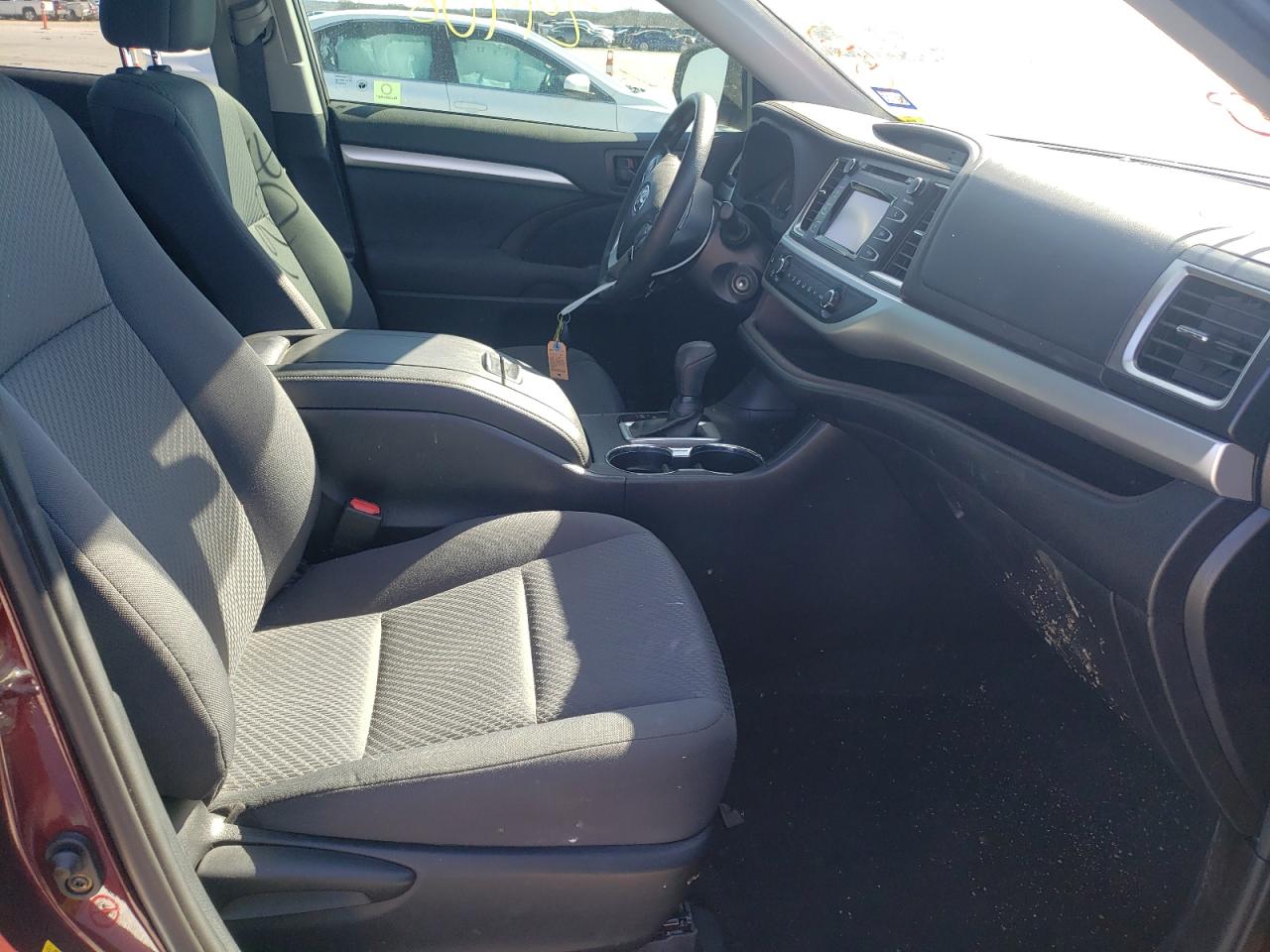 Photo 5 from auction – 2019 TOYOTA HIGHLANDER with VIN 5TDZARFH4KS056755