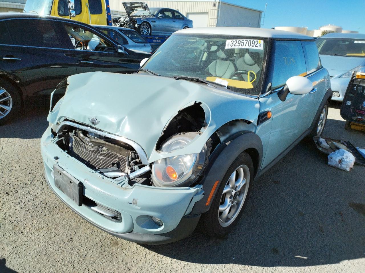 Photo 2 from auction – 2011 MINI COOPER with VIN WMWSU3C58BT252504