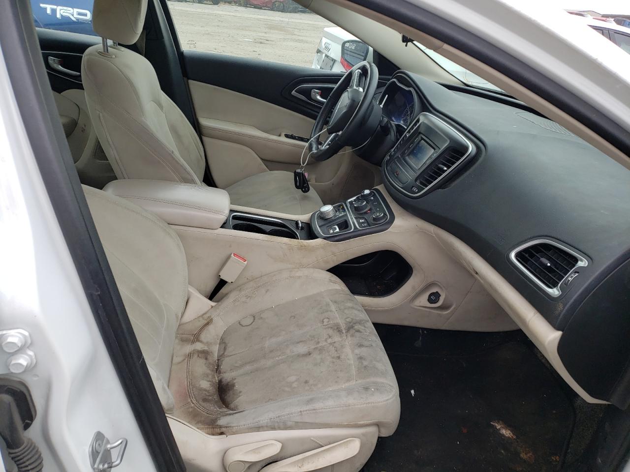 Photo 5 from auction – 2015 CHRYSLER 200 LIMITE with VIN 1C3CCCAB0FN743084