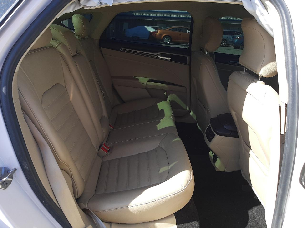 Photo 6 from auction – 2016 FORD FUSION SE with VIN 3FA6P0PU2GR240164