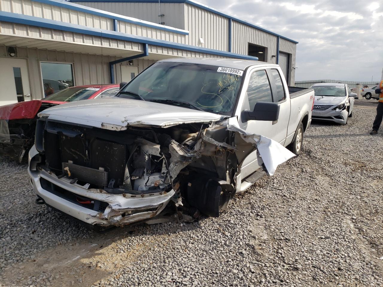 Photo 2 from auction – 2005 FORD F150 with VIN 1FTPX14515FA52215