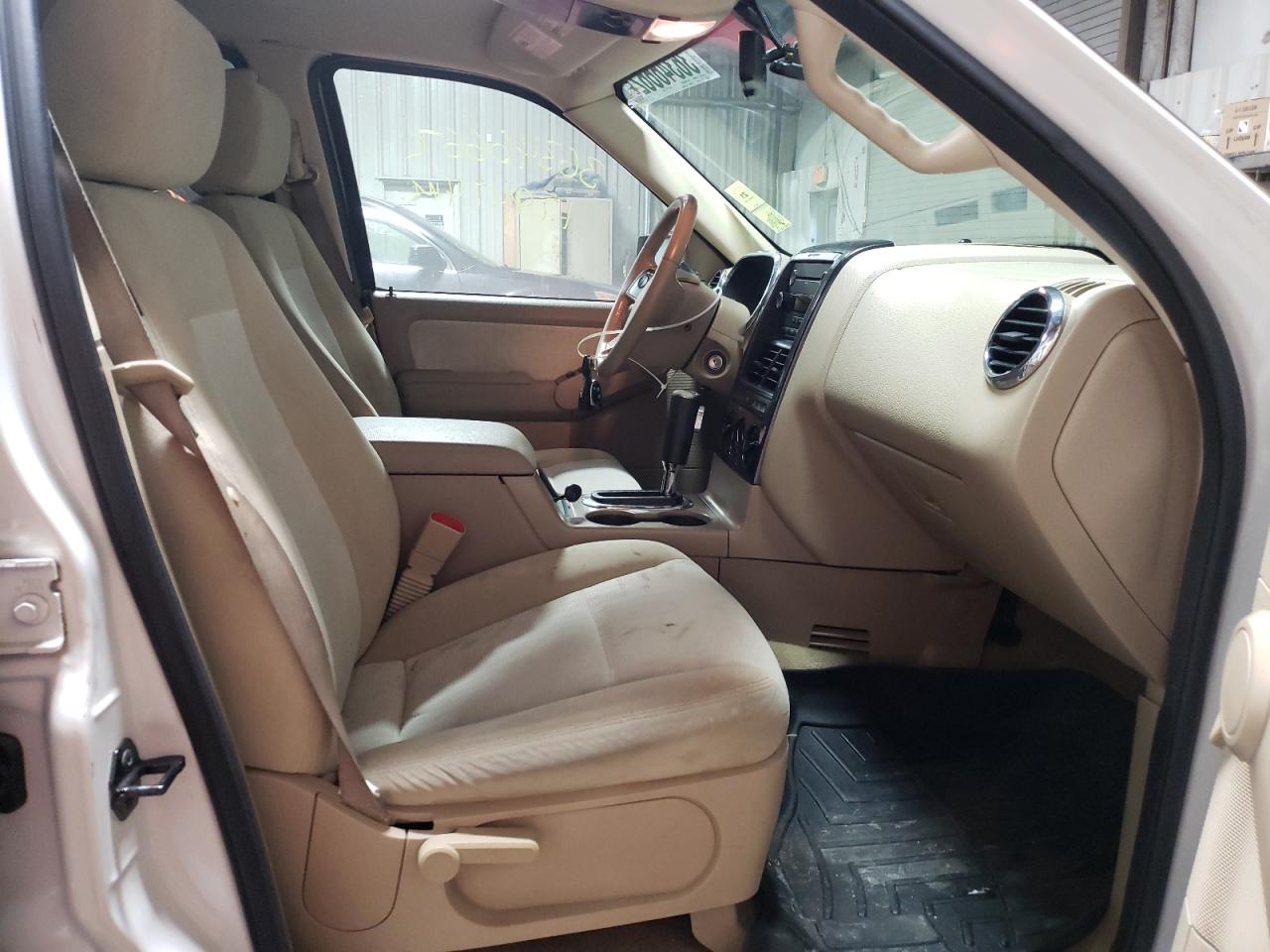 Photo 5 from auction – 2008 FORD EXPLORER X with VIN 1FMEU73E28UB22563