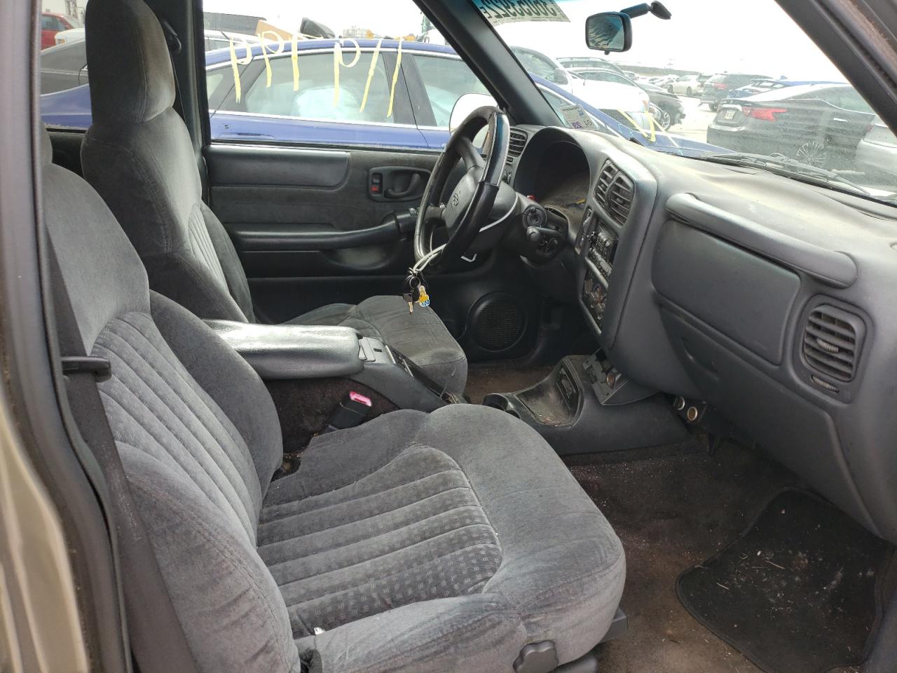 Photo 5 from auction – 2001 CHEVROLET BLAZER with VIN 1GNCS13W312160920