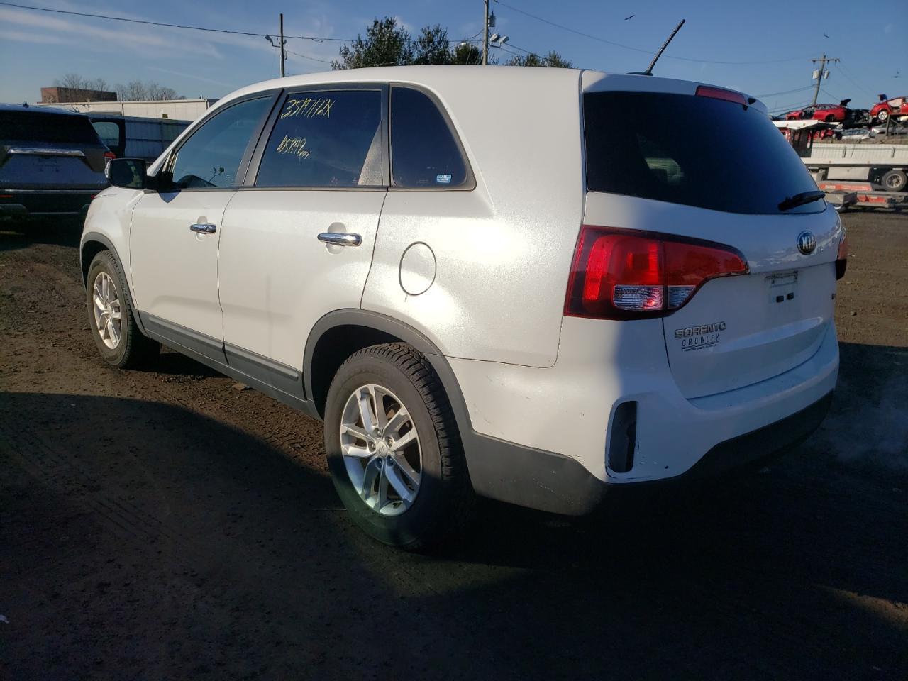 Photo 3 from auction – 2015 KIA SORENTO LX with VIN 5XYKT3A66FG625543