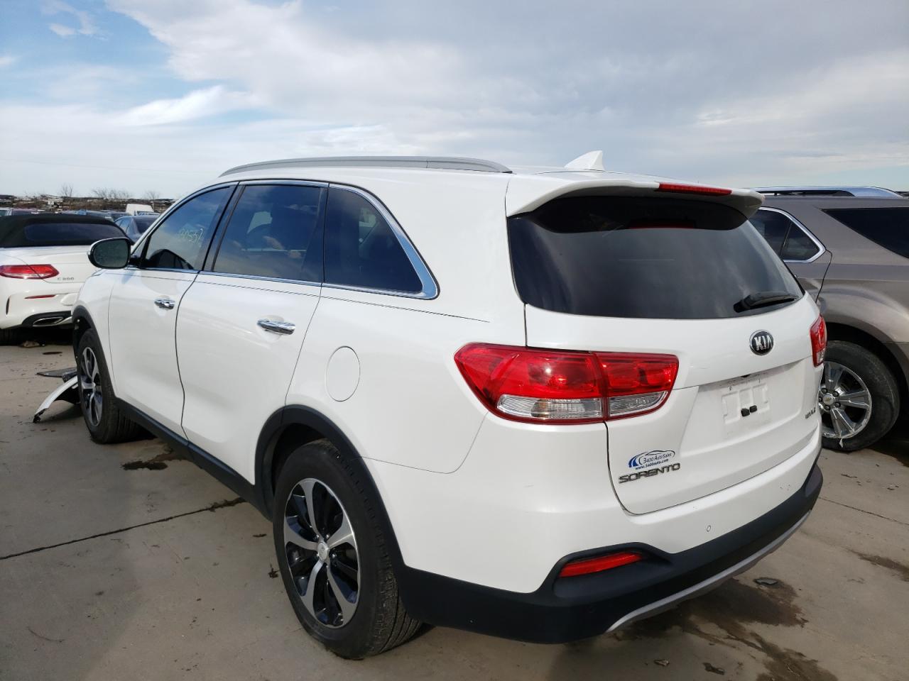 Photo 3 from auction – 2017 KIA SORENTO EX with VIN 5XYPH4A57HG222128