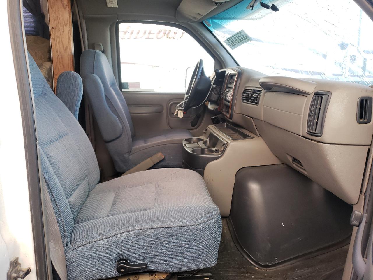 Снимка 5 от търг – 2000 CONQ MOTORHOME с VIN 1GBJG31J8Y1166981