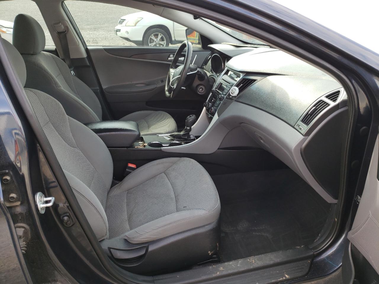 Photo 5 from auction – 2014 HYUNDAI SONATA GLS with VIN 5NPEB4AC2EH813527