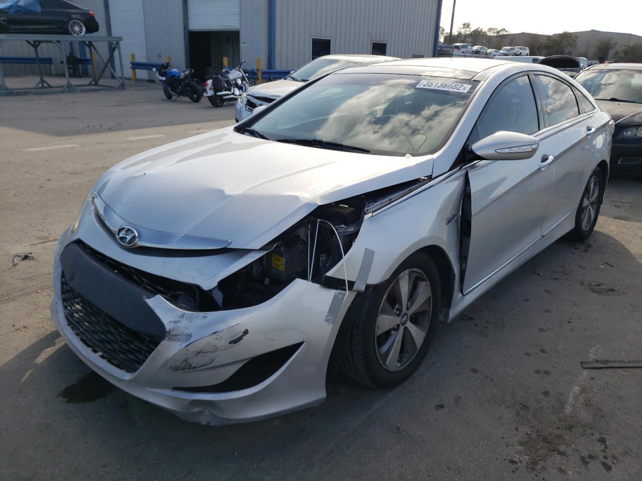 Photo 2 from auction – 2011 HYUNDAI SONATA HYB with VIN KMHEC4A48BA018941