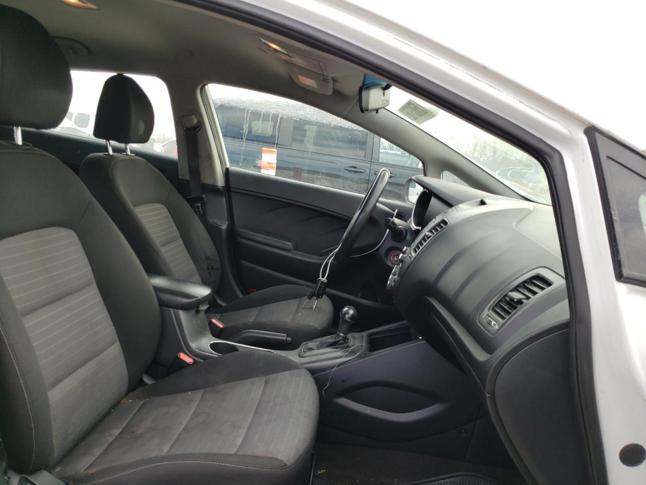Photo 5 from auction – 2016 KIA FORTE LX with VIN KNAFK5A86G5545748