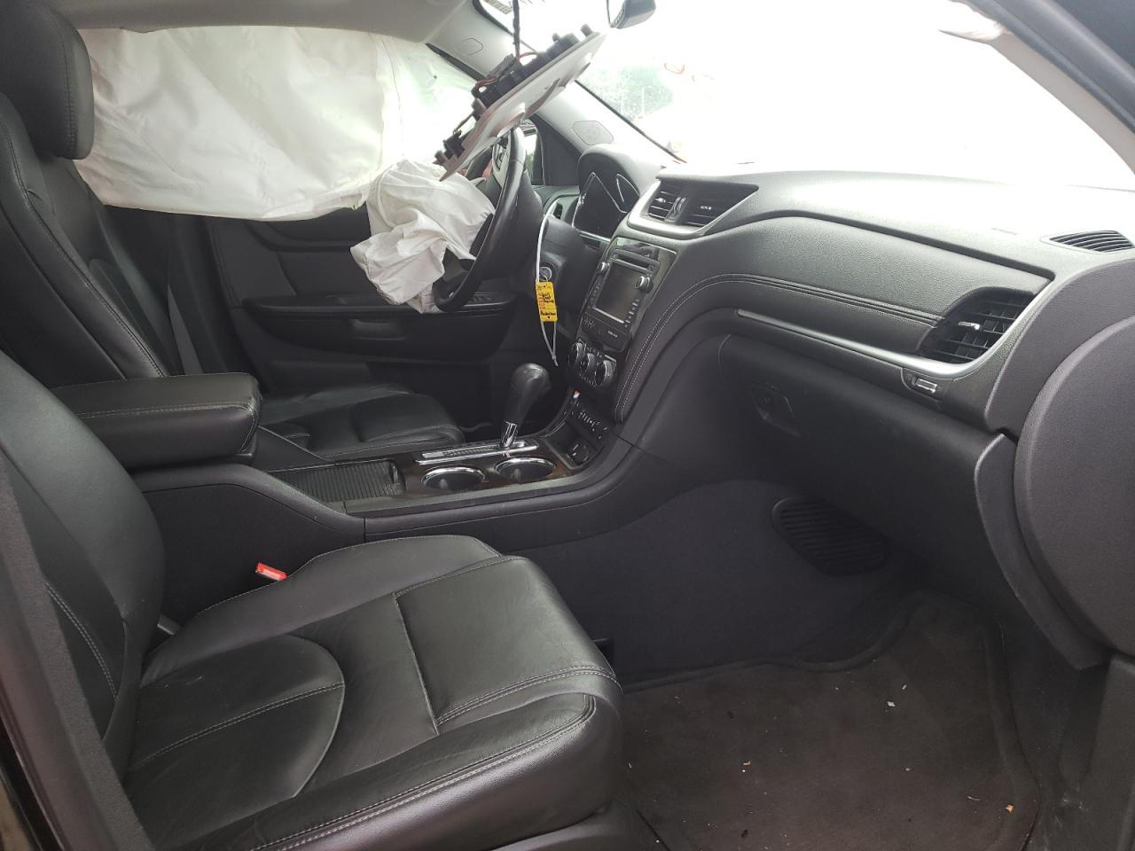 Photo 5 from auction – 2017 CHEVROLET TRAVERSE L with VIN 1GNKRHKD0HJ314001