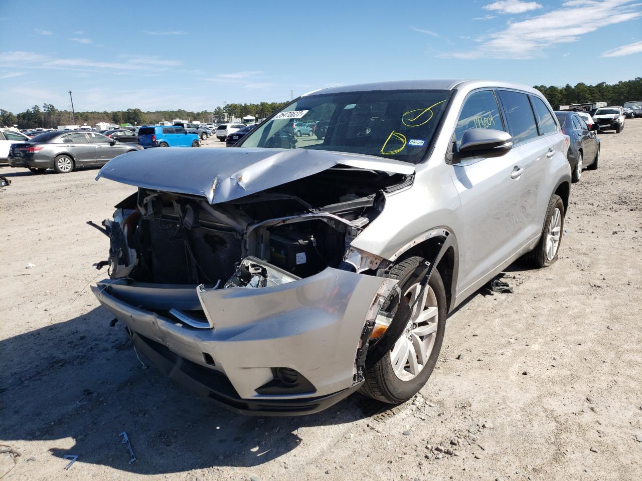 Photo 2 from auction – 2015 TOYOTA HIGHLANDER with VIN 5TDZARFH7FS013369