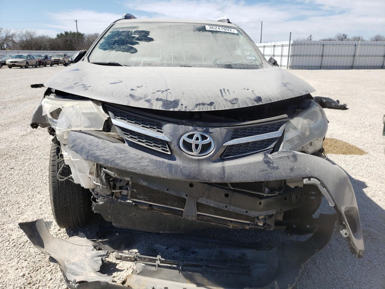 Photo 9 from auction – 2015 TOYOTA RAV4 LE with VIN JTMZFREV8FJ024886