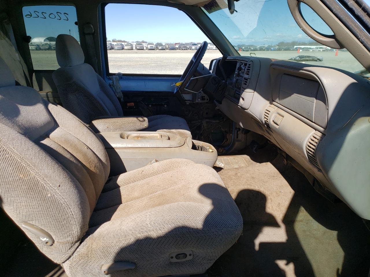 Photo 5 from auction – 1997 CHEVROLET 1500 with VIN 2GCEC19R8V1217649