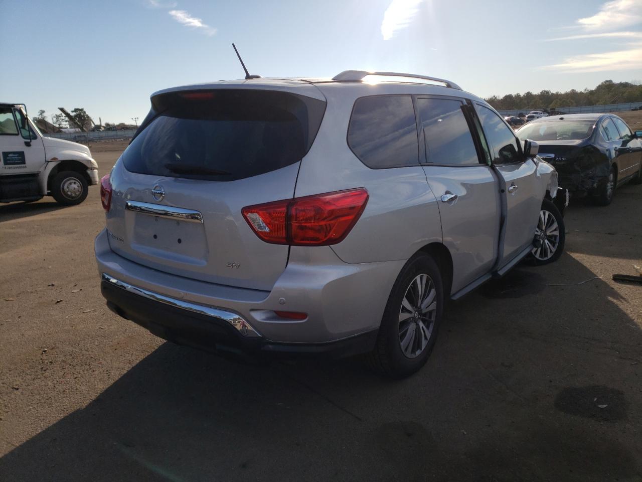 Photo 4 from auction – 2017 NISSAN PATHFINDER with VIN 5N1DR2MN4HC687532
