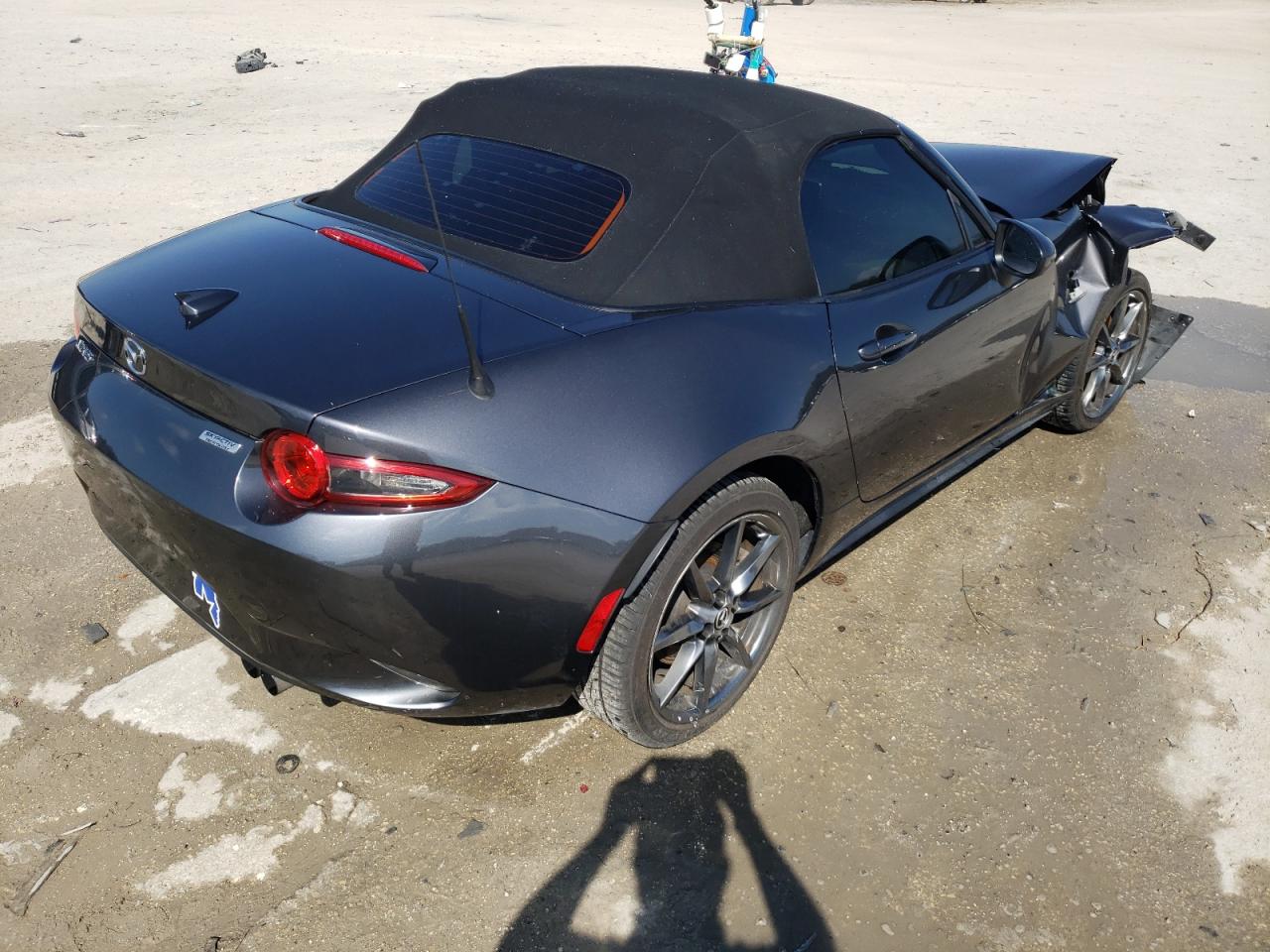 Photo 4 from auction – 2017 MAZDA MX-5 MIATA with VIN JM1NDAD74H0121178