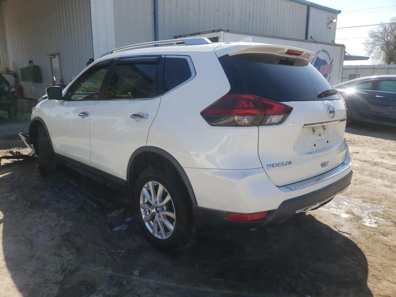 Photo 3 from auction – 2018 NISSAN ROGUE S with VIN KNMAT2MT1JP570948