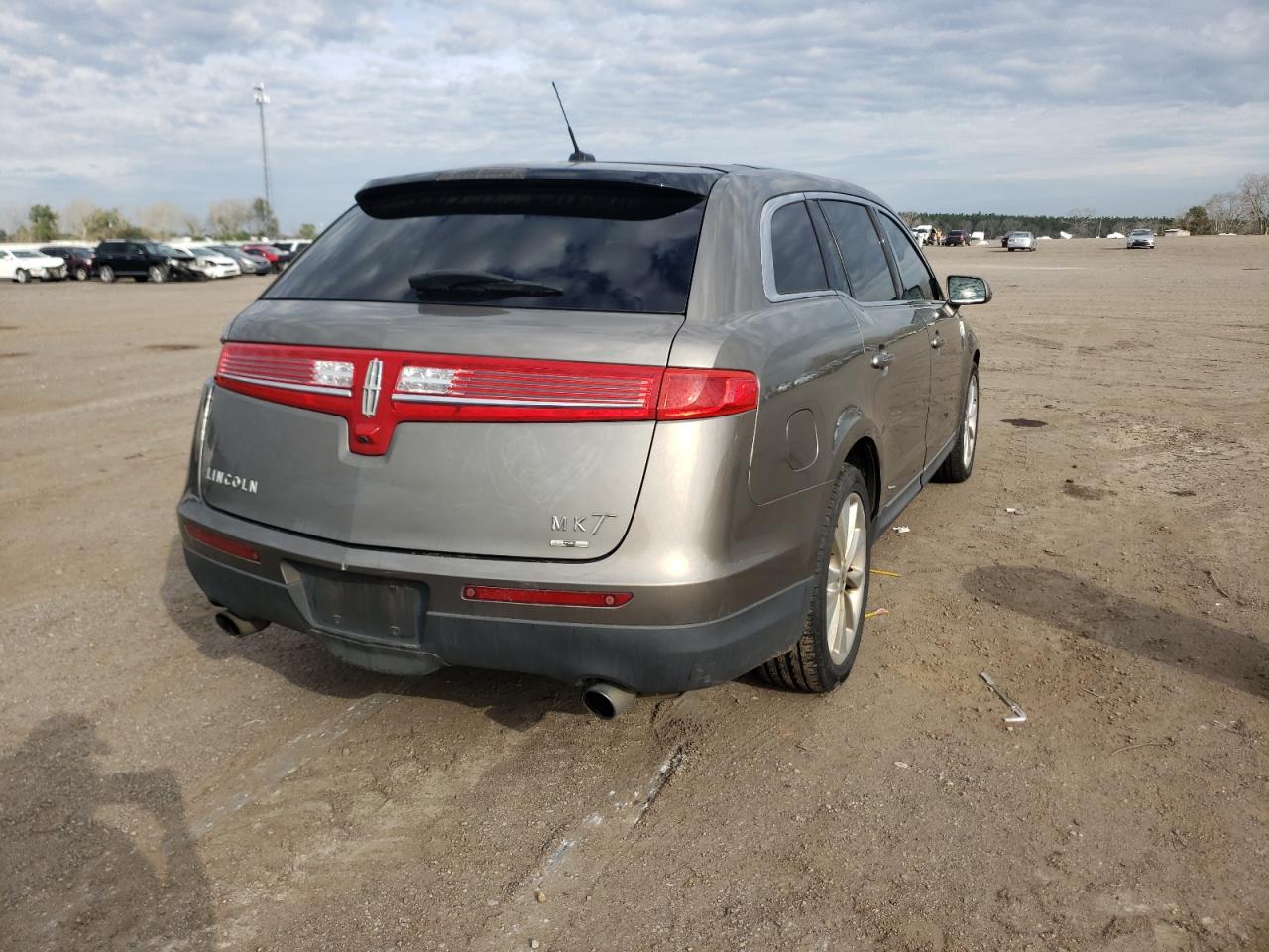 Zdjęcie 4 z aukcji – 2012 LINCOLN MKT z VIN 2LMHJ5AT0CBL54996