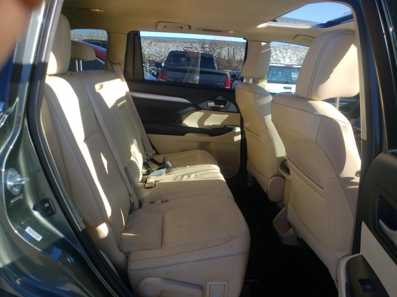 Photo 6 from auction – 2014 TOYOTA HIGHLANDER with VIN 5TDJKRFHXES063532