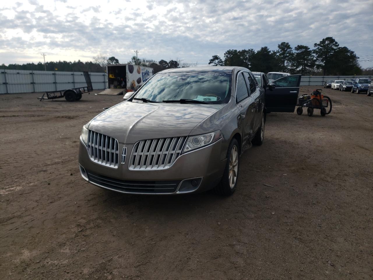 Zdjęcie 2 z aukcji – 2012 LINCOLN MKT z VIN 2LMHJ5AT0CBL54996