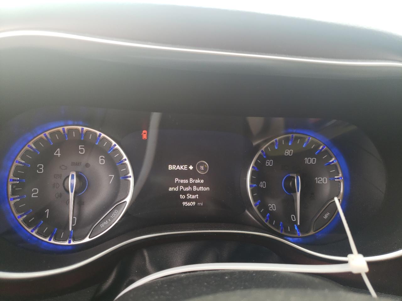 Photo 8 from auction – 2017 CHRYSLER PACIFICA L with VIN 2C4RC1GG4HR593631